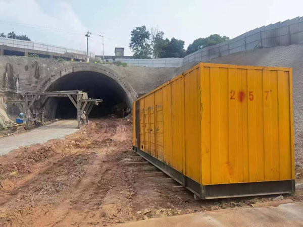 托克托发电机出租自启装置的工作原理是什么？