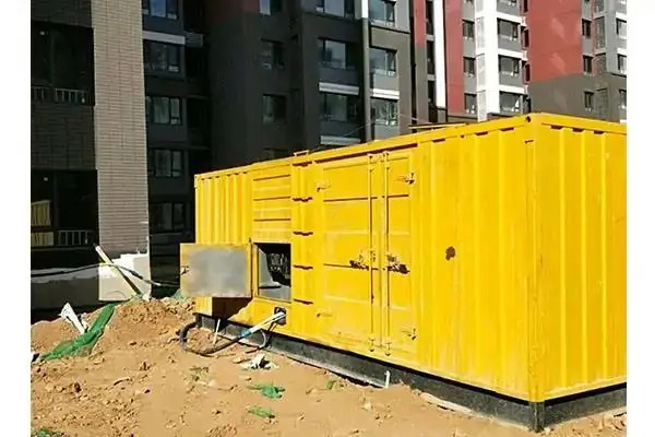 托克托发电机租赁中燃油压力过低会对发动机的哪些部件造成损坏？