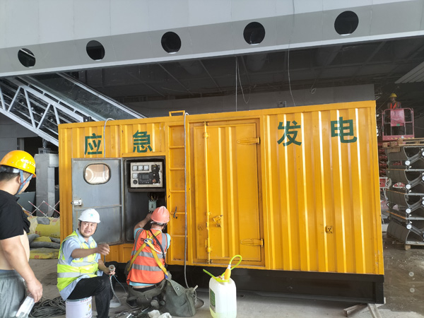 托克托怎样判断空气滤清器是否需要更换？