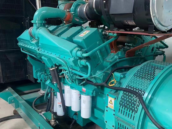 托克托更换100kW柴油发电机组机油时，需要注意哪些事项？